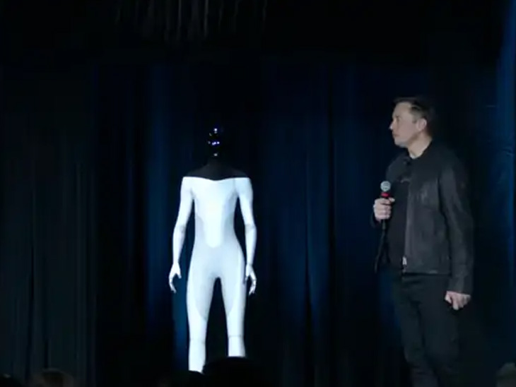 Tesla builds humanoid robots; He will work as a laborer, lift heavy loads, and even fit cars | टेस्ला कंपनी तयार करतेय ह्युमनॉइड रोबोट; मजुरासारखे तो काम करेल, अवजड सामान उचलेल, कारची फिटिंगही करेल - Vimarsana News
