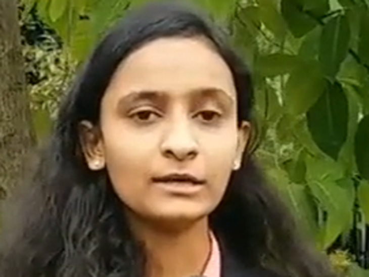 Rickshaw driver's daughter amruta karande gets Rs 41 lakh package | रिक्षाचालकाच्या मुलीला 41 लाखांचे पॅकेज, कोल्हापूरच्या अमृता कारंडेची अ‍ॅडोब कंपनीत झाली निवड - Vimarsana News