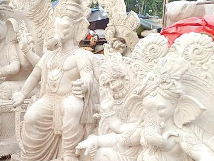 POP idols cannot be immersed: Nagpur bench; POP idols can be sold as a commodity | पीओपी मूर्तींचे विसर्जन करता येणार नाही : नागपूर खंडपीठ; एक वस्तू म्हणूनच पीओपी मूर्तींची विक्री करता येईल - Vimarsana News