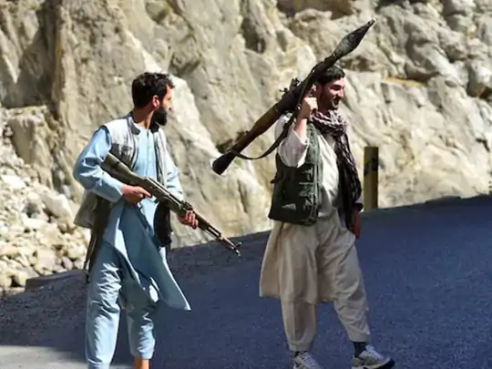 Taliban । Imran Khan । Tehreek e Taliban । Zabihullah Mujahid । Pakistan । Religious Figures | तालिबानने म्हटले - तहरीक-ए-तालिबानसोबत आपले प्रश्न इम्रान यांनी स्वतः सोडवावे, अफगाणिस्तान दखल देणार नाही - Vimarsana News