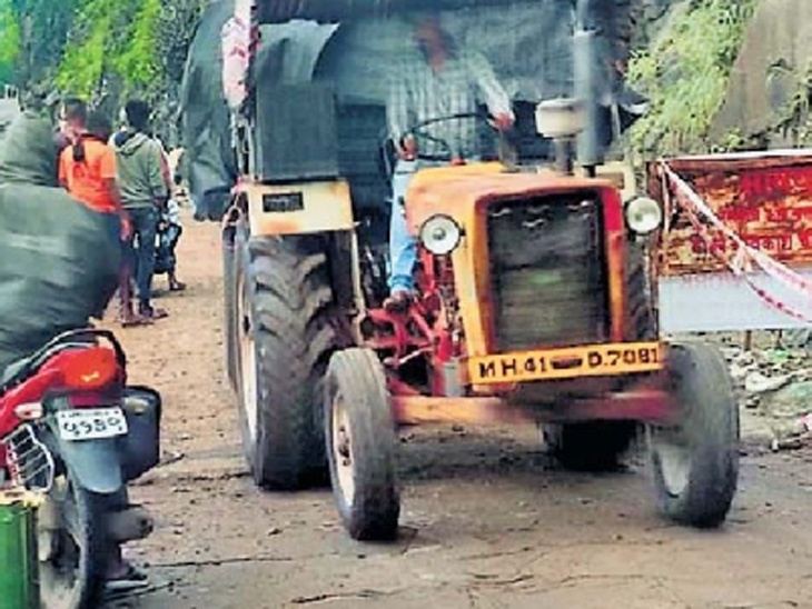 Kannada Ghat connecting North India opens after 15 days, 300 two-wheelers run on first day | तब्बल पंधरा दिवसांनी उघडला उत्तर भारताला जोडणारा कन्नडचा घाट, पहिल्याच दिवशी 300 दुचाकी-कार धावल्या - Vimarsana News