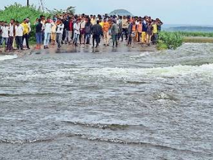 aurangabad rain Hersul Lake overflow, 215 students skipped CET exam in 'Everest' | हर्सूल तलाव ओव्हरफ्लो, 215 विद्यार्थी 'एव्हरेस्ट'मधील सीईटी परीक्षेला मुकले - Vimarsana News