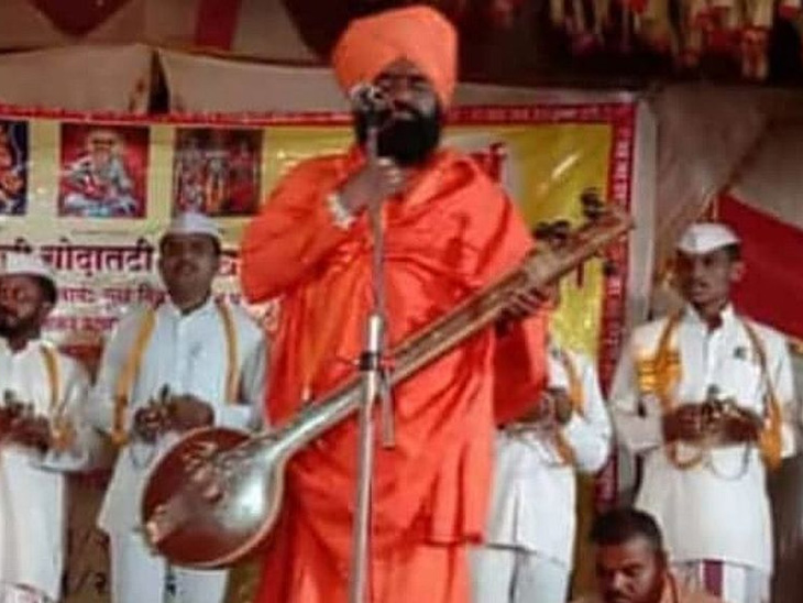 kirtankar tajuddin maharaj passes away | 'काय मागू पंढरीनाथा, माझी चिंता तुज सर्व आहे' अभंग गात ताजोद्दीन महाराजांनी वारकऱ्याच्या मांडीवरच ठेवला देह - Vimarsana News