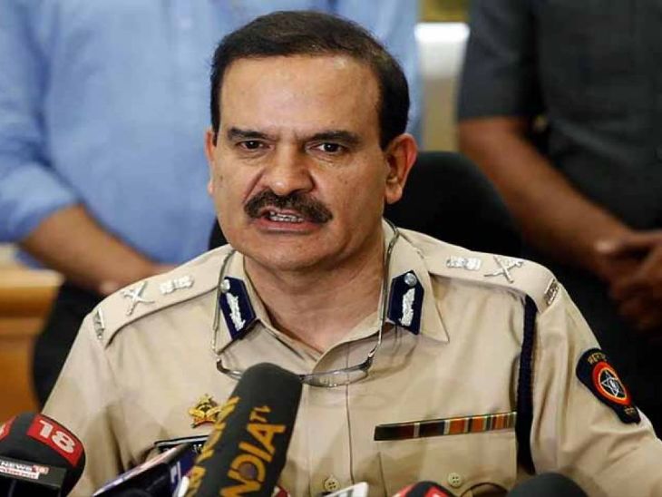 Former Mumbai Police Commissioner Parambir Singh fled country, suspects investigating agencies | ​​​​​​​अटकेच्या भीतीपोटी मुंबईचे माजी पोलिस आयुक्त परमबीर सिंह देश सोडून फरार? तपास यंत्रणांना संशय - Vimarsana News