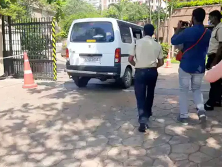 Maharashtra news Update | Ncb news | NCB raids at three places in Mumbai | मुंबईच्या वांद्रे आणि जुहूमध्ये एनसीबीचे छापे; बांद्रा येथील ताज लँड हॉटेलमध्ये NCB चे अधिकारी दाखल - Vimarsana News