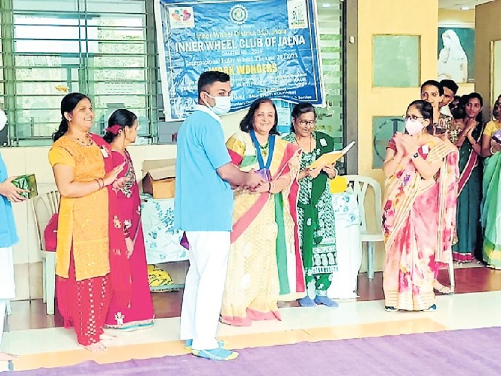 स्तनपान सप्ताहानिमित्त रांगोळी ; निबंध, पोस्टर स्पर्धा Rangoli for