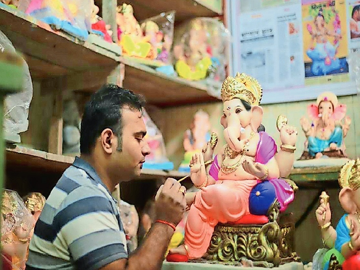 270 paper Ganpatis of Nashik enthroned in UK; An eyecatching eco