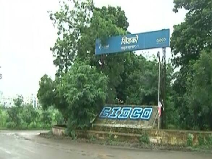 How the CIDCO to Hersul T Point road got damaged in the first rain