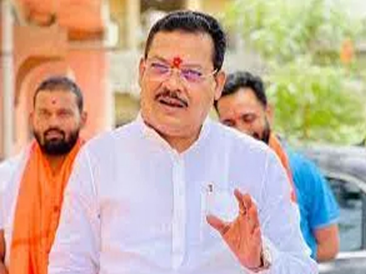 मंत्रिपद नाही, उपनेतेपदीही स्थान नाही; दुसऱ्या मंत्रिमंडळात स्थान मिळण्याचे आश्वासन | Shinde Group MLA Sanjay Shirsath no Minister in Shinde-fadanvis Govt | There is no ministerial position, but there is also no place in the position of deputy leader - Vimarsana News
