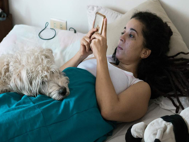 Mobiles and more screen time are harmful to sleep एक्सपर्ट Q & A