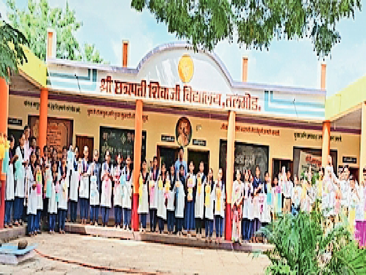 Talmod school students created a stunning sky lantern marathi news