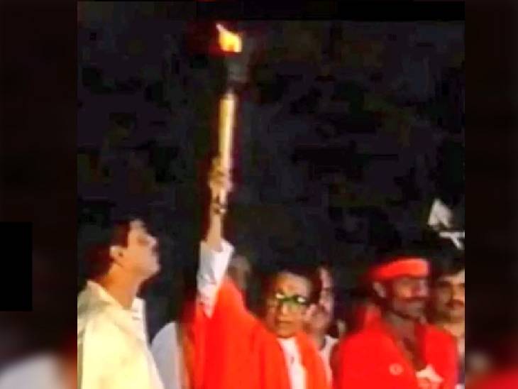 Uddhavasena immediately the bow and arrow; Said, let's burn the