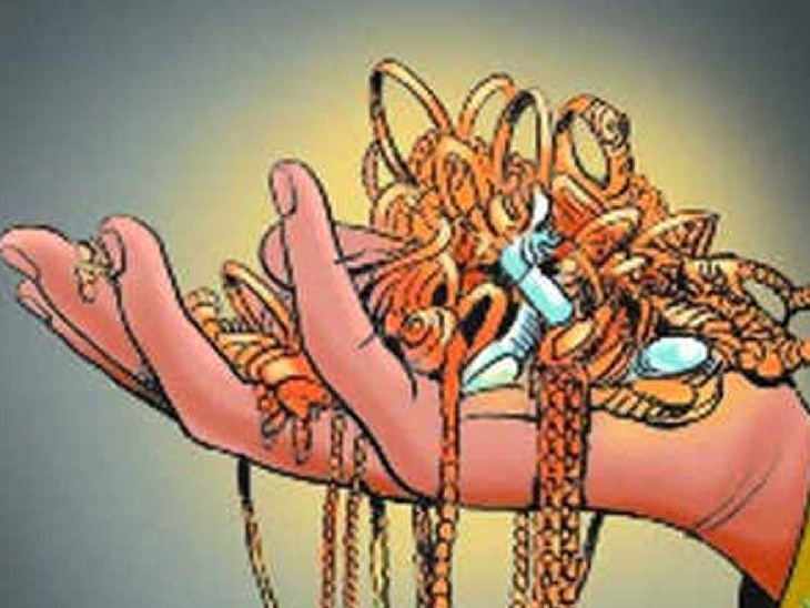 कर्जतमध्ये सराफाला भरदिवसा लुटले; दोन महिलांनी चांदीचे दागिने केले लंपास