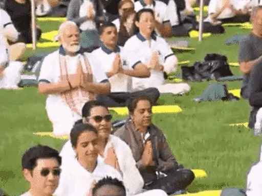 PM Modi perform yoga at UN Headquarters 180 countries representative International  yoga day | योगा डे: PM मोदी UN मध्ये म्हणाले-योग कॉपीराइट फ्री, ही आमची  जुनी संस्कृती असल्याचेही ...