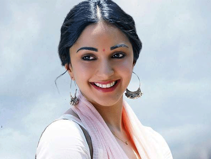 Kiara Misbehaved With The Cabin Crew Member कियाराने केबिन क्रू मेंबरसोबत केले गैरवर्तन! क्रू