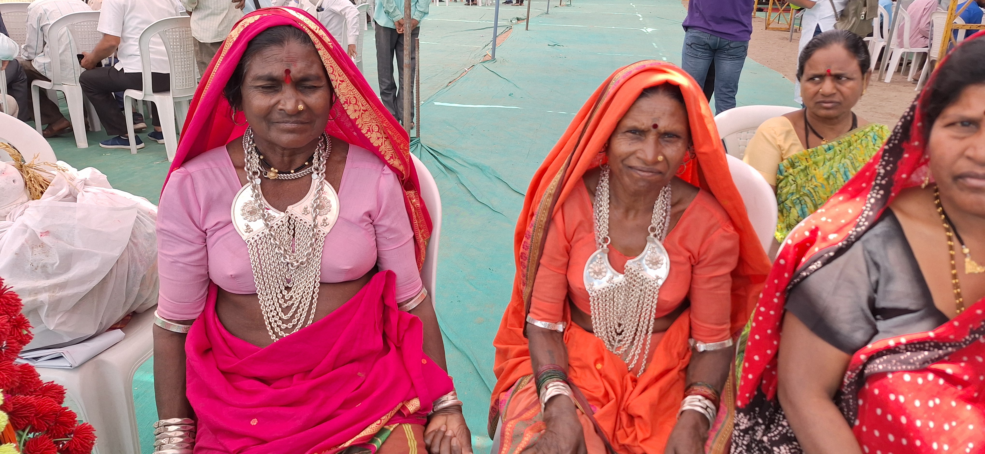 डोक्यावर पडा, शिबली, हातात घुंगराची काठी, पावरी: आदिवासी समाजाची मागणी- सरकारी भिक नको, आमची जमीन आमचा 7/12, संघर्ष करु, लढू! - Chhatrapati Sambhajinagar News डोक्यावर पडा, शिबली, हातात घुंगराची काठी, पावरी: आदिवासी समाजाची मागणी- सरकारी भिक नको, आमची जमीन आमचा 7/12, संघर्ष करु, लढू! - Chhatrapati Sambhajinagar News