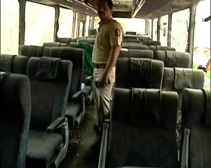 वसंत मोरे यांच्या आंदोलनावेळी बसमध्ये उभा असणारा हा पोलिस कर्मचारी.