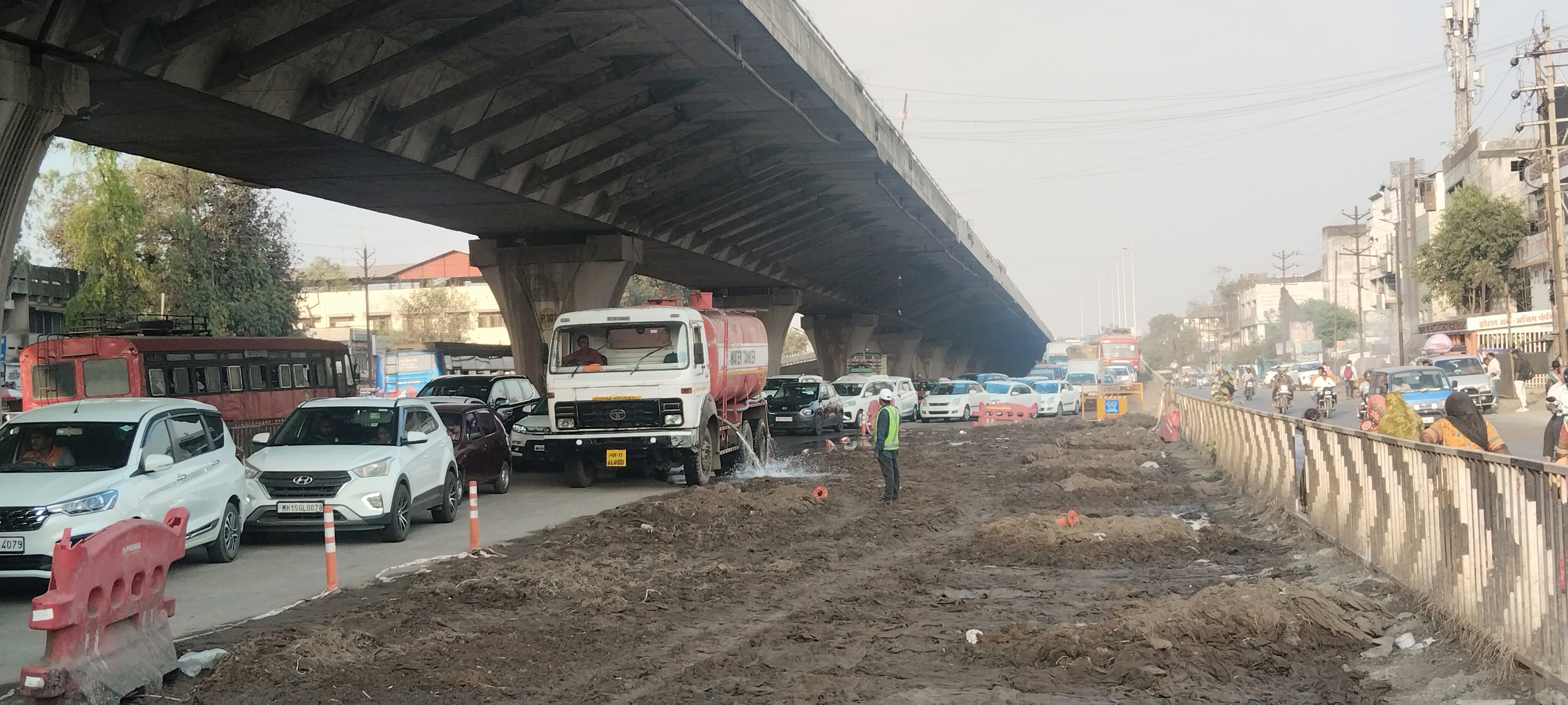Obstruction In Ramp Concreting at Dwarka causes 4-hour traffic jam for the second time in 3 ...