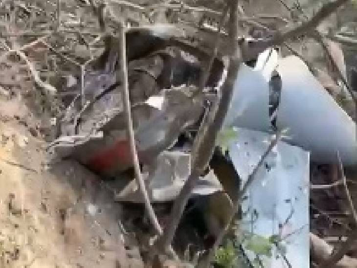 स्थानिक लोकांना विमानाच्या तुकड्यांकडे जाऊ नये, अशा सूचना देण्यात आल्या आहेत.