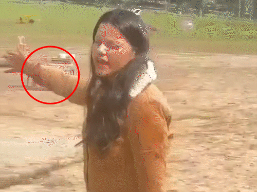 Jammu Kashmir Pahalgam Terrorist Attack Video Update | प्रियजनांच्या  मृतदेहांजवळ रडत राहिले पर्यटक: गोळीबारात 26 मृतदेहांचा खच, VIDEO मध्ये  पहलगाम हल्ल्याचे भयंकर ...