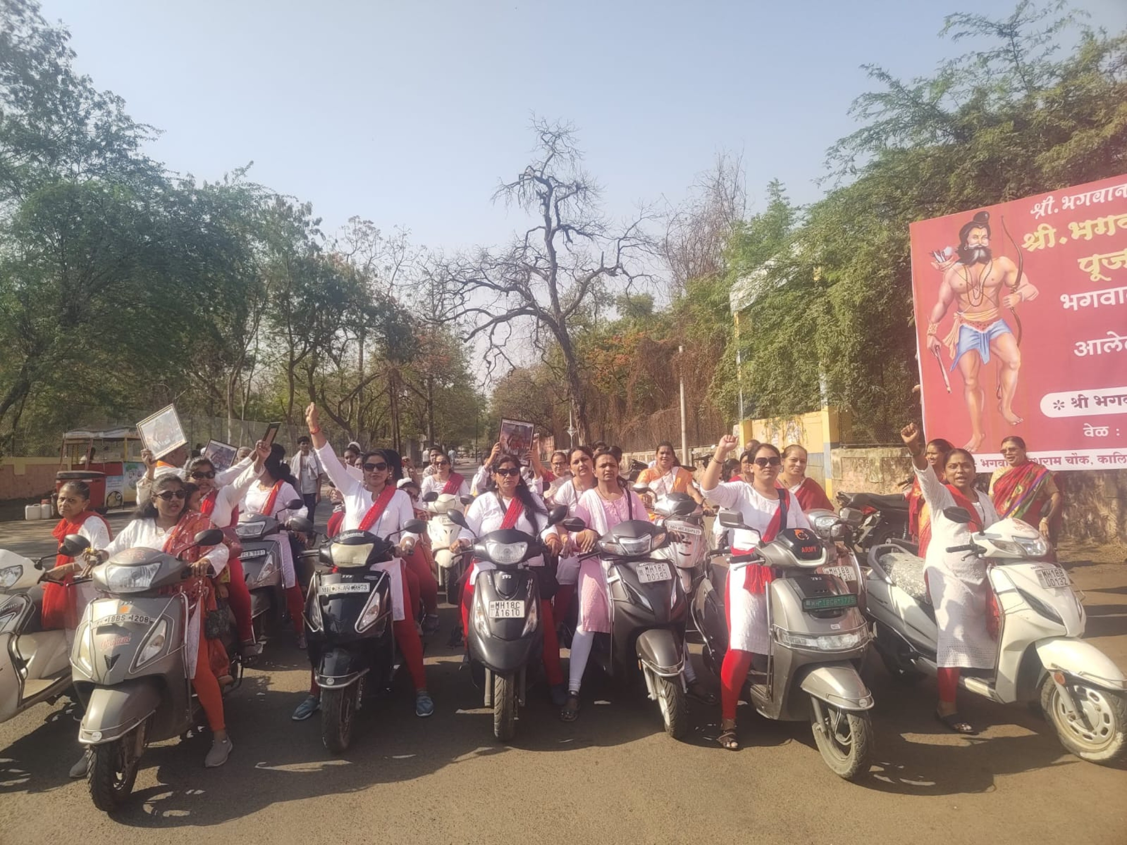 Two Wheeler Rally Maha Aarti, women's two-wheeler rally, honored with statues | भगवान ...