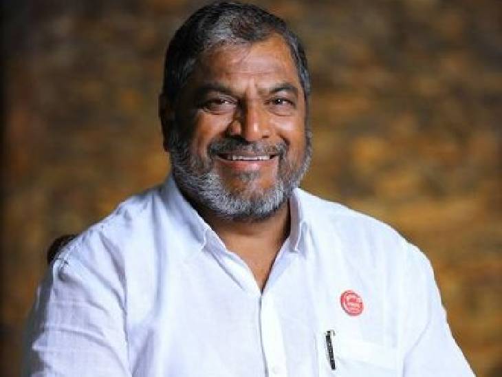 Devendra Raju Raju Shetty Criticizes Devendra Fadnavis Government Over Scam In ...