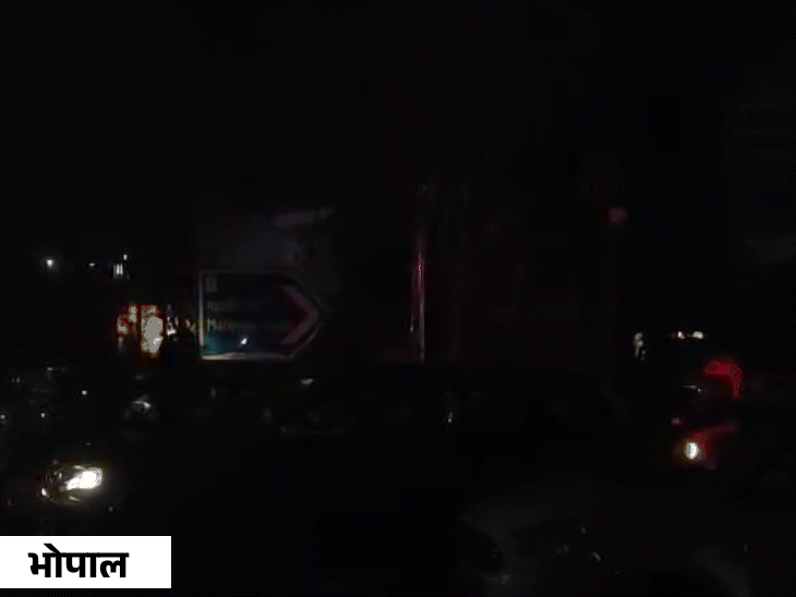 मध्य प्रदेशातील भोपाळ आणि इंदूर येथे ब्लॅकआउट करण्यात आला.