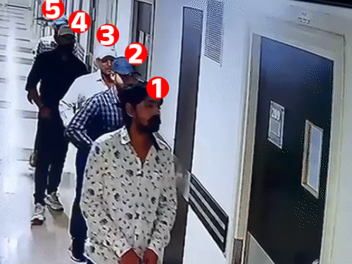 Patna Paras Hospital Gangster Chandan Mishra Murder CCTV Footage, VIDEOS |  पाटण्याच्या रुग्णालयात 30 सेकंदात गुंडाची हत्या: 5 हल्लेखोरांनी कंबरेतून  पिस्तूल काढत वॉर्डात ...