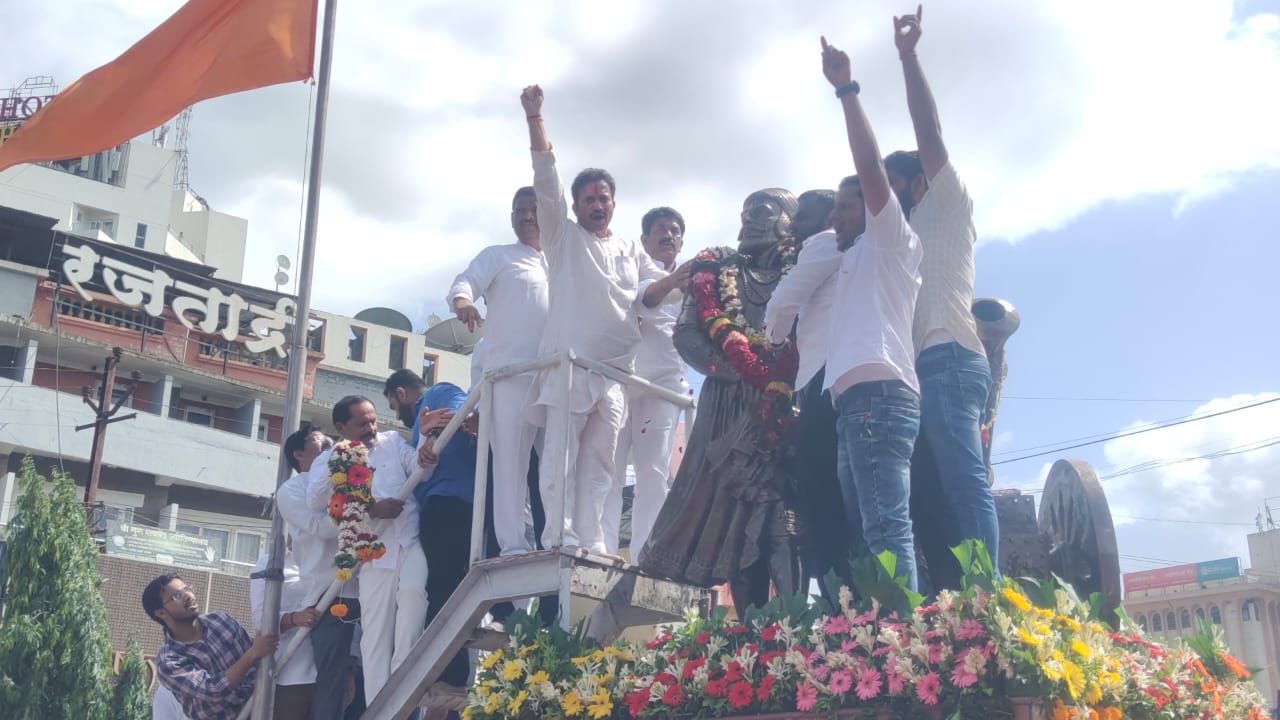 गोंधळ करून सत्ताधाऱ्यांचा अधिवेशन गुंडाळण्याचा प्रयत्न: शशिकांत शिंदे यांचा हल्लाबोल, साताऱ्यात जल्लोषात स्वागत - Kolhapur News गोंधळ करून सत्ताधाऱ्यांचा अधिवेशन गुंडाळण्याचा प्रयत्न: शशिकांत शिंदे यांचा हल्लाबोल, साताऱ्यात जल्लोषात स्वागत - Kolhapur News