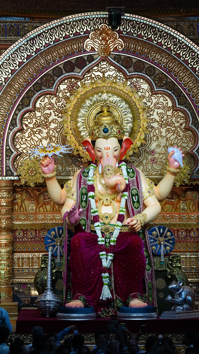 गणेशोत्सवाची सुरवात लालबागच्या राजाच्या दर्शनाने: पारंपरिक फोटो शूट करण्यात येणार, दारबाराची ऊंची यंदा 50 फूट - Mumbai News गणेशोत्सवाची सुरवात लालबागच्या राजाच्या दर्शनाने: पारंपरिक फोटो शूट करण्यात येणार, दारबाराची ऊंची यंदा 50 फूट - Mumbai News