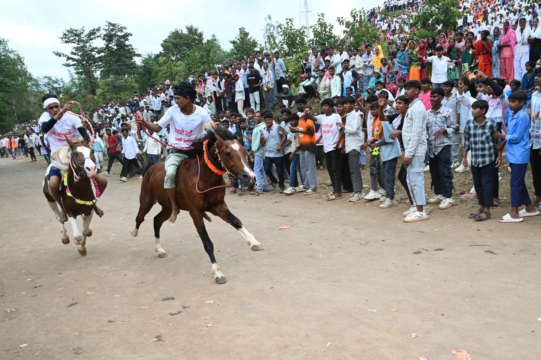 Traditional horse racing in Kathi; Dilwar Singh and Raya Valvi win ...