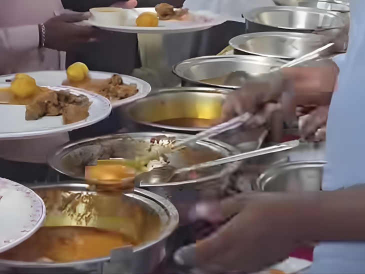साताऱ्यात वसुबारसदिनी भाजप कार्यकर्त्यांचा मटणावर ताव: कोअर कमिटीच्या बैठकीनंतर पडली पंगत, सोशल मीडियावर ट्रोलिंग - Kolhapur News साताऱ्यात वसुबारसदिनी भाजप कार्यकर्त्यांचा मटणावर ताव: कोअर कमिटीच्या बैठकीनंतर पडली पंगत, सोशल मीडियावर ट्रोलिंग - Kolhapur News