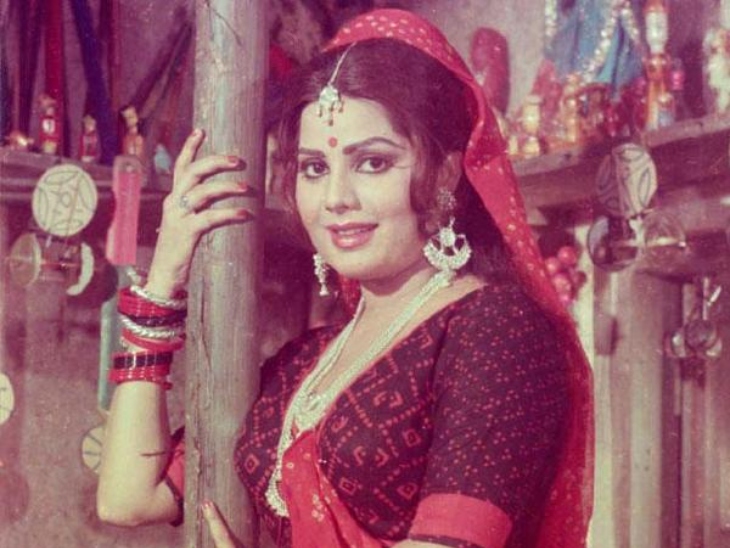 अभिनेत्री-गायिका सुलक्षणा पंडित यांचे 71 व्या वर्षी निधन: संजीव कुमारशी लग्न करायचे होते, पण अभिनेत्याने नकार दिल्याने मन दुखावले सुलक्षणा पंडित यांचा जन्म १२ जुलै १९५४ रोजी झाला.