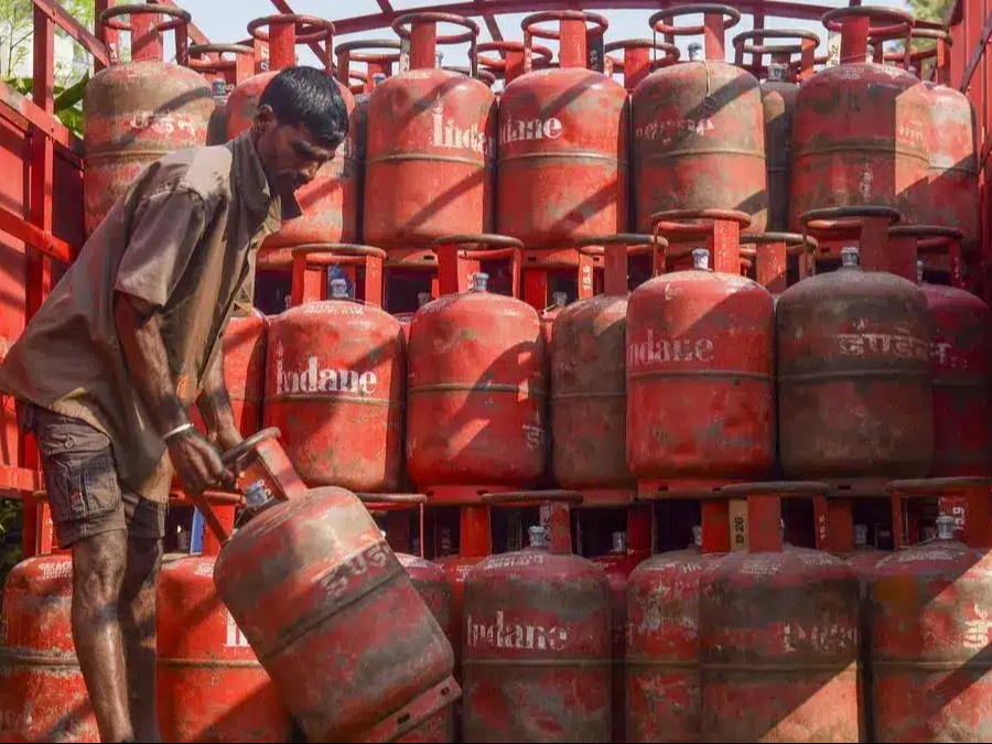 India Orders Refiners to Boost LPG Production Amid Middle East Crisis |  Emergency Measures 2026