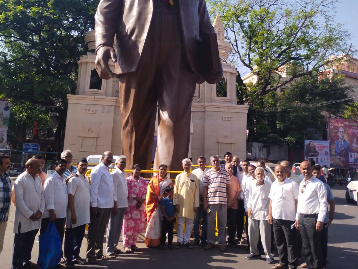 Pune RSS Volunteers Pay Tribute to Dr. Ambedkar on Jayanti