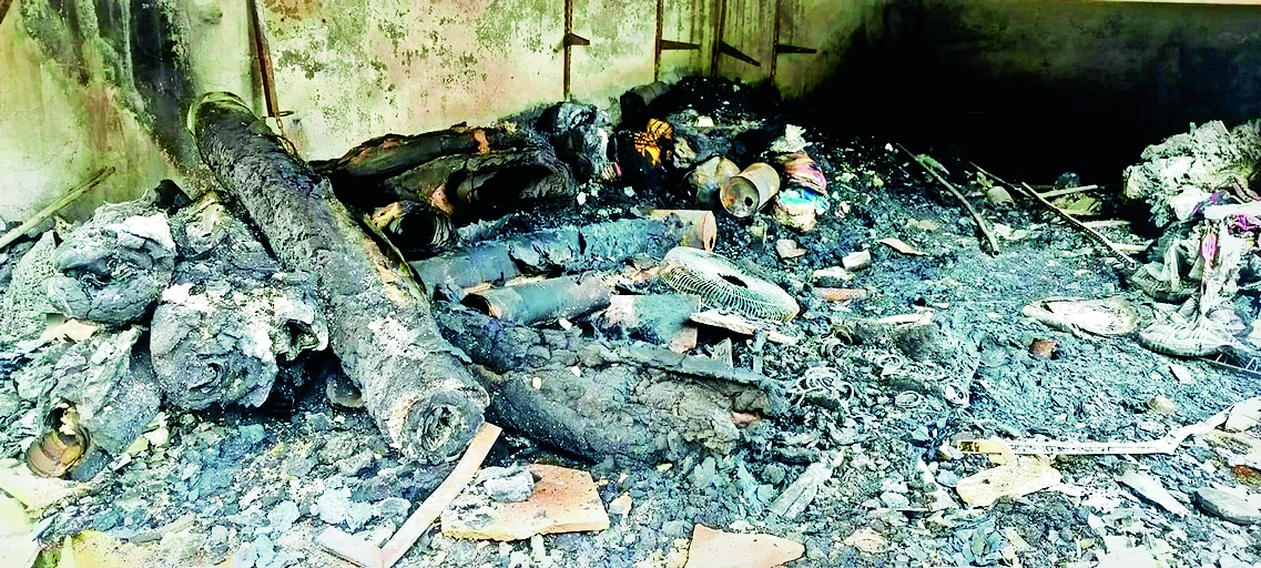 Shop gutted in fire; Help from traders, initiative for help after shop ...