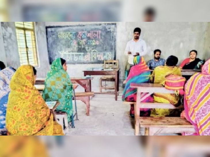 माता मुलांना विविध भाषांतून वस्तूंची नावे, दैनंदिन शब्द शिकवू लागल्या आहेत. - Divya Marathi