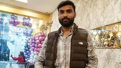 राममंदिर देणगी चोरी- ट्रस्टने अचानक बैठकीची जागा बदलली: चंपत राय यांच्या राजीनाम्यावर निर्णय होईल; आरोपी मोज्यात नोटा लपवून नेत होते राममंदिर देणगी चोरी- ट्रस्टने अचानक बैठकीची जागा बदलली: चंपत राय यांच्या राजीनाम्यावर निर्णय होईल; आरोपी मोज्यात नोटा लपवून नेत होते