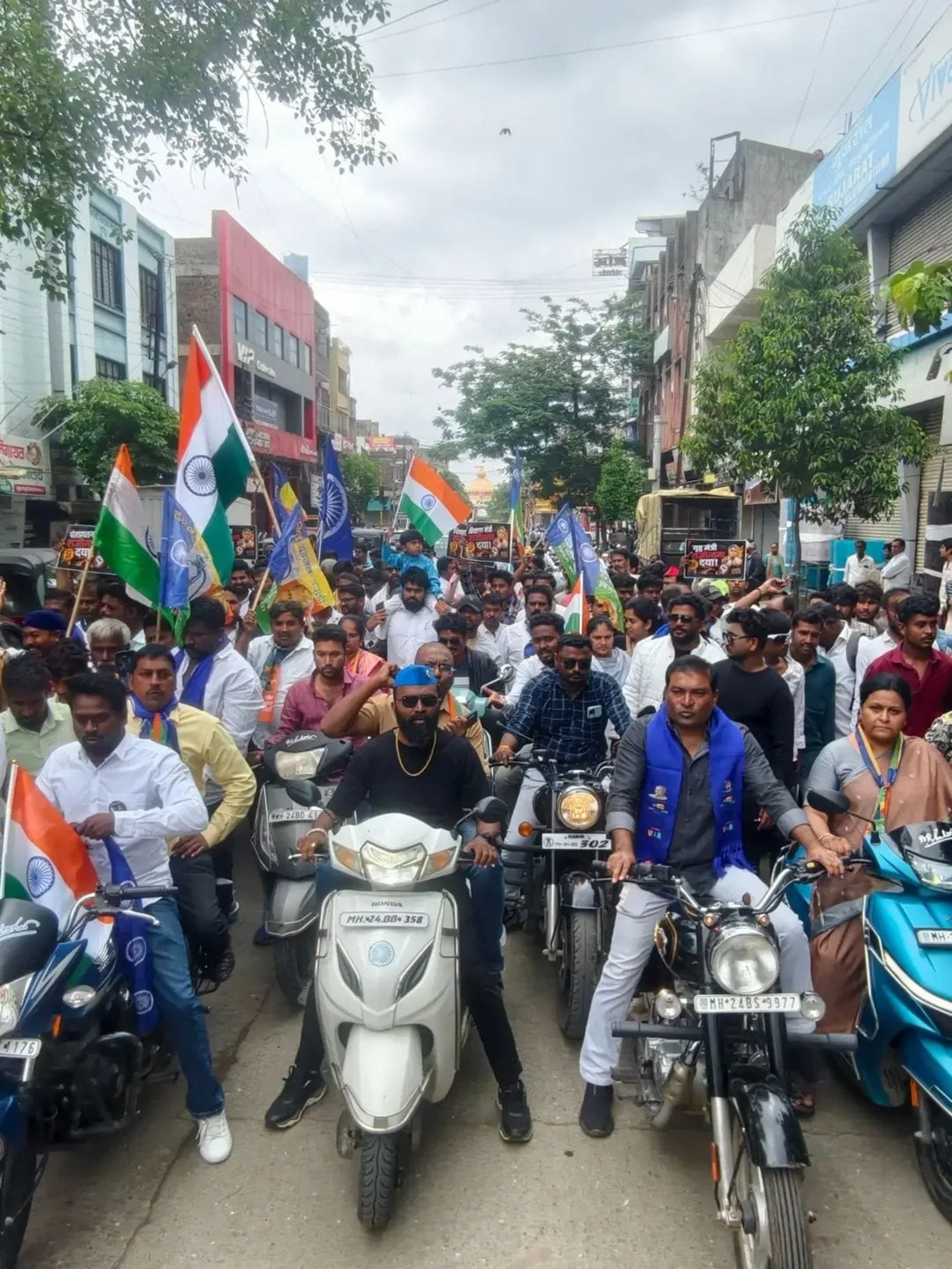 Delhi in a state of chaos over 'NEET'; Mixed bandh in the city, 2-hour ...