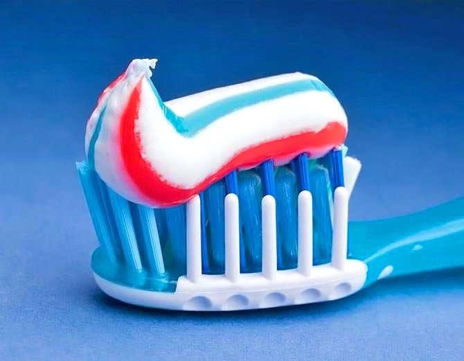 જાણો છો ટૂથપેસ્ટમાં શા માટે હોય છે કલર્ડ સ્ટ્રીપ્સ? આ છે તેનું કારણ