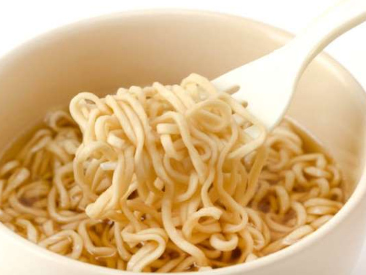 Eating instant noodles can cause tumors and cancer, the bowels do not