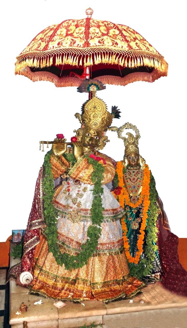 જમીન ઉપર ભગવાન બંશીધરની મૂર્તિનો માત્ર 5 ફૂટનો ભાગ જોવા મળે છે. 5 ફૂટ જમીનની અંદર દબાયેલો છે.