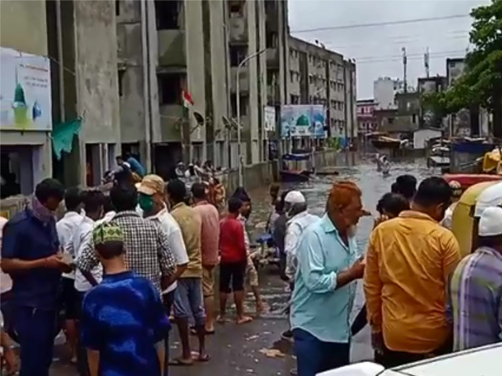 નીચાણવાળા વિસ્તારમાં પાણી હજુ પણ ભર્યા છે