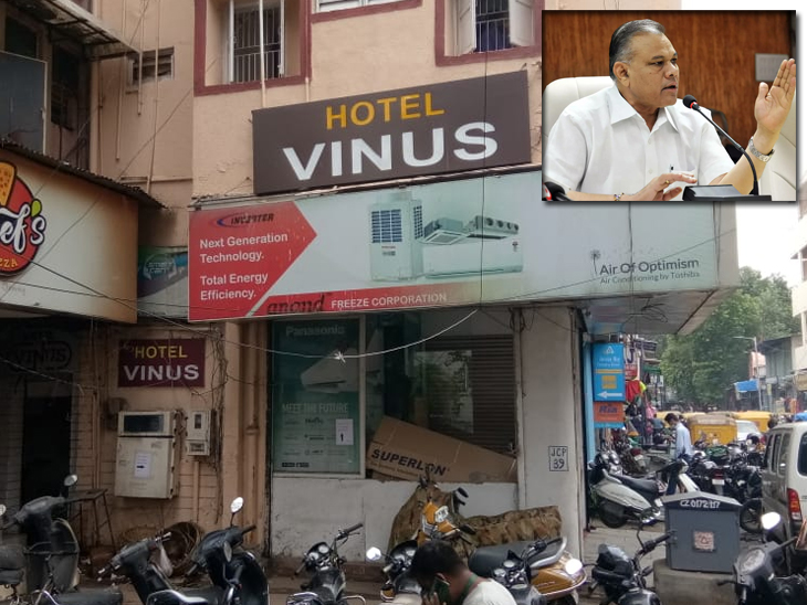 બે શાર્પશૂટર ઘણા દિવસોથી રિલીફ રોડ પર આવેલી વિનસ હોટલમાં હતો