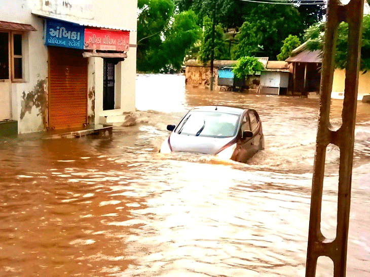 પાટણના નીચાણવાળા વિસ્તારમાં કાર પણ ડૂબી
