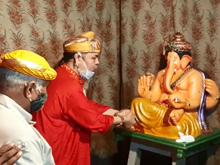 રાજમહેલમાં શ્રીજીની પૂજા અર્ચના કરવામાં આવી