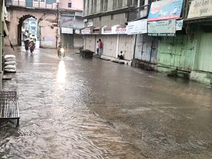 મહિસાગર: મોડીરાત્રે ઝરમર ઝરમર વરસ્યા બાદ વહેલી સવારે મન મૂકીને વરસ્યા મેઘરાજા