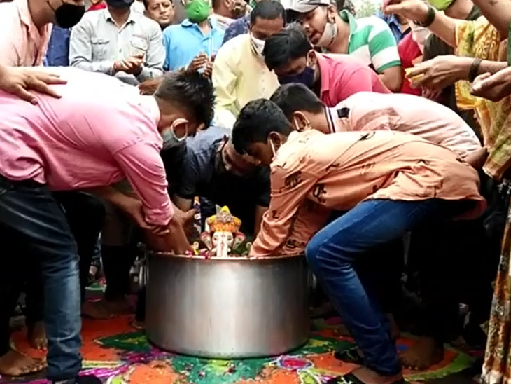 ભક્તોએ ભારે હૈયે શ્રીજીને વિદાય આપી