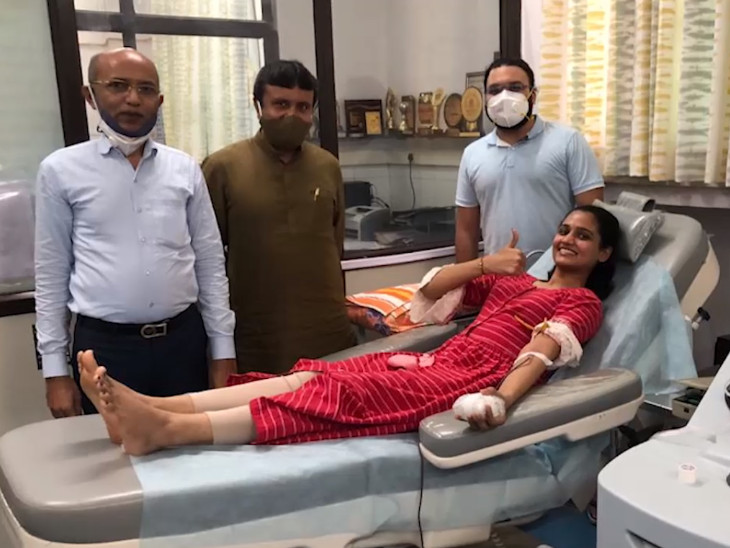 કોરોનામુક્ત થયા બાદ પરિવારના સભ્યોએ અન્ય માટે રક્તદાન અને પ્લાઝમા દાન કર્યા છે.