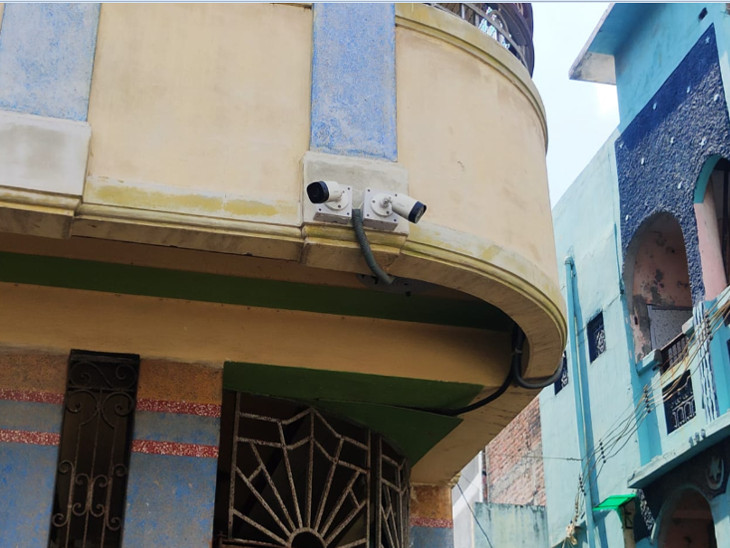 ઘરની બહાર લગાવેલા CCTV